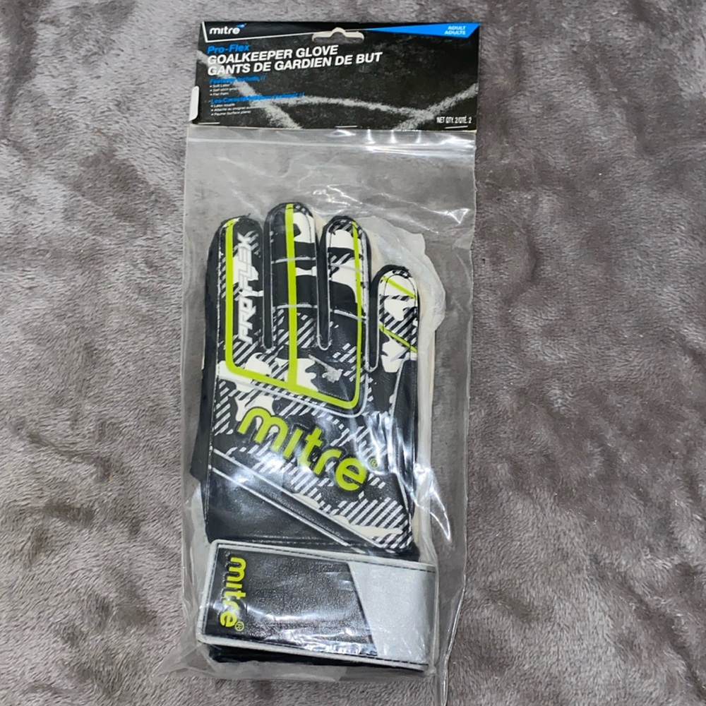 0716 Mitre Pro-Flex Adult Goalkeeper Gloves
